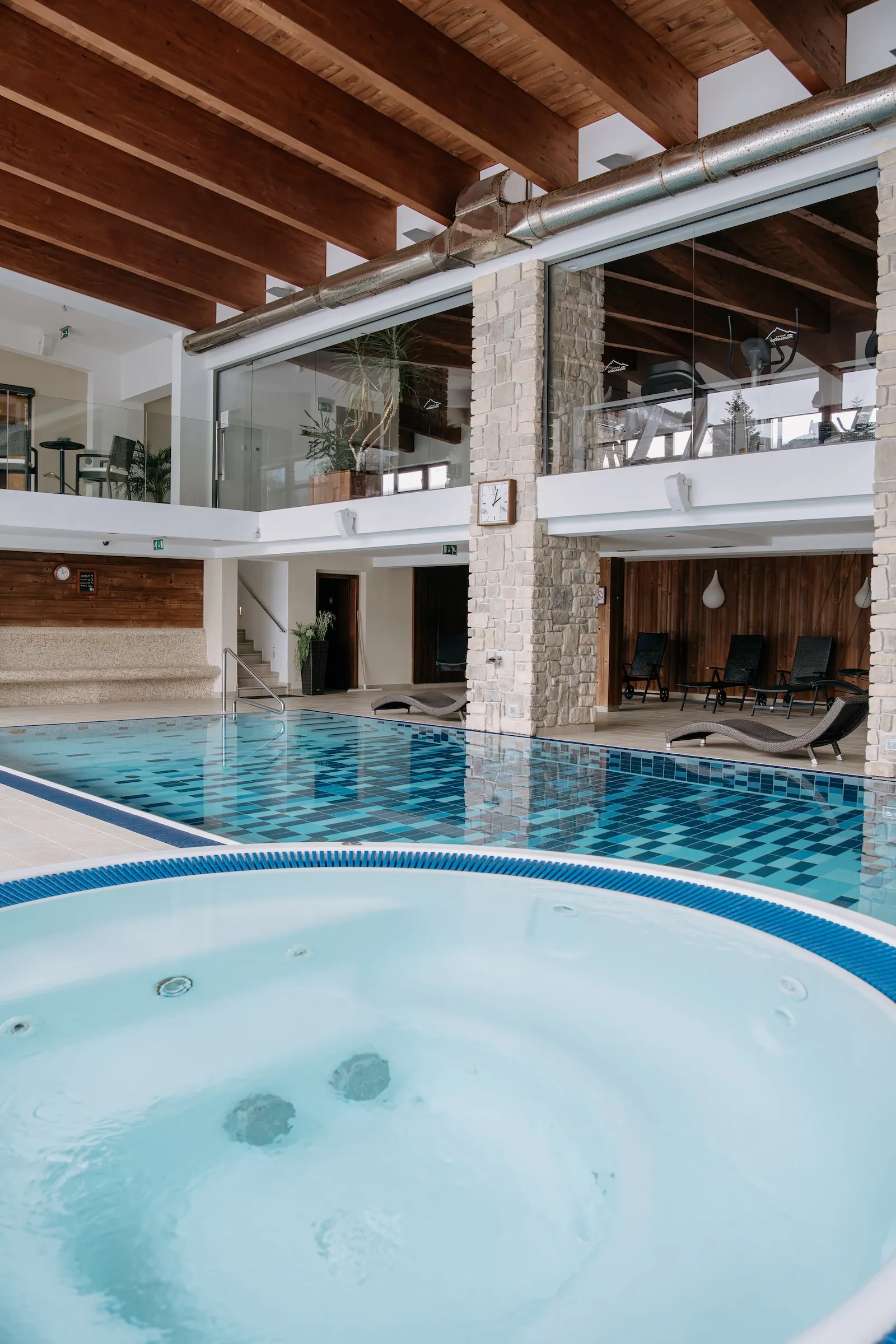 Pool and whirlpool with view — Hotel Rozsutec wellness