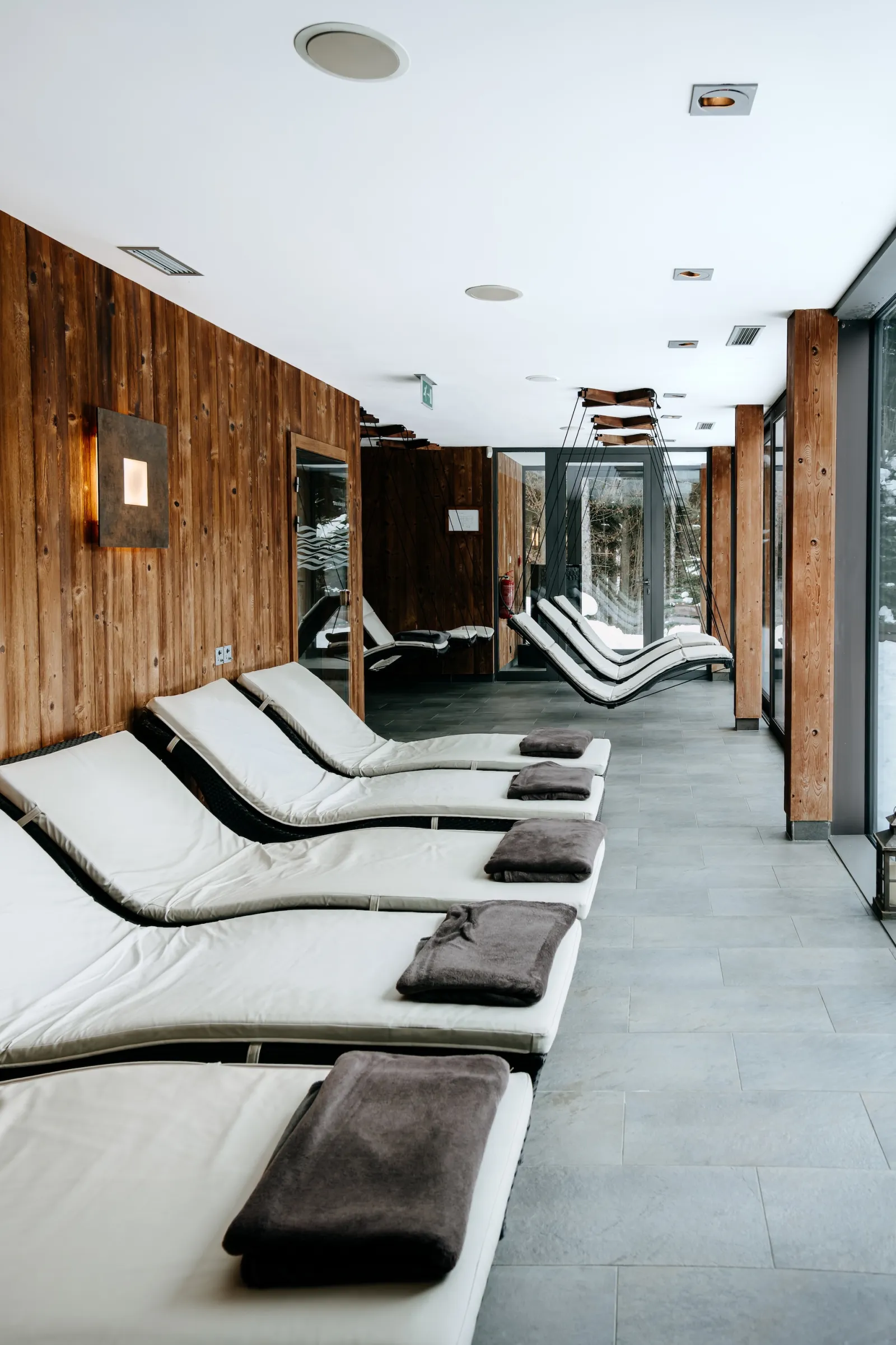 Relaxation area with loungers — wellness